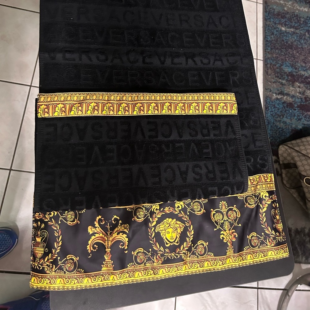 Versace set of towels